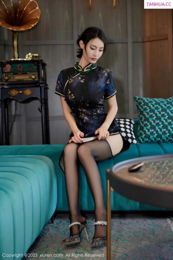   [XiuRen]高清写真图 2023.11.14 No.7656 lingyu69 旗袍黑丝第11张图片